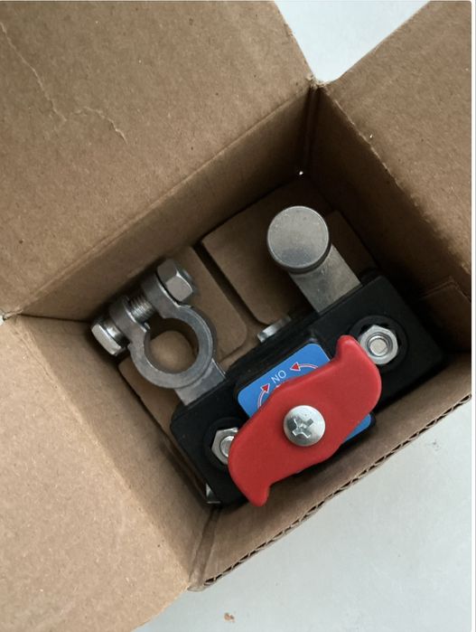 Включатель масси на акумулятор на клему 12-24 вольта усилений качестве