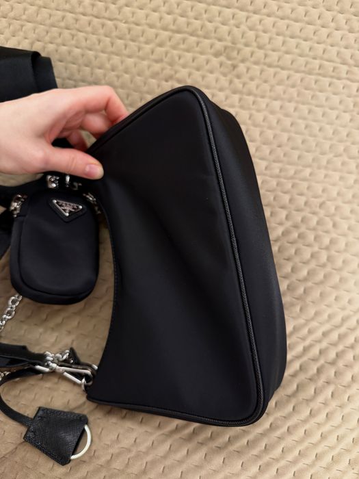 Оригінальна сумка Prada Re-Edition 2005