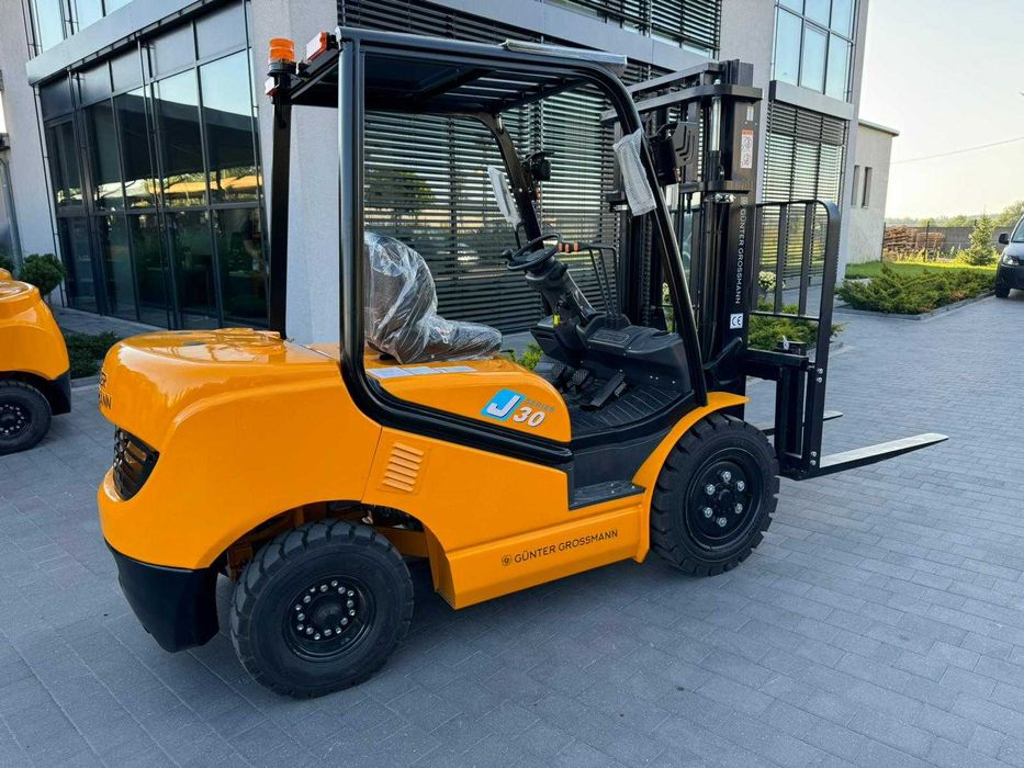 Seria JNowy wózek widłowy Gunter Grossmann silnik Hyundai 3T.