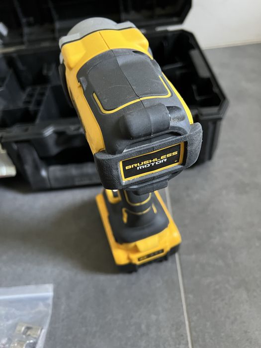 Безщітковий Акум. Гайковерт Dewalt DCF 891