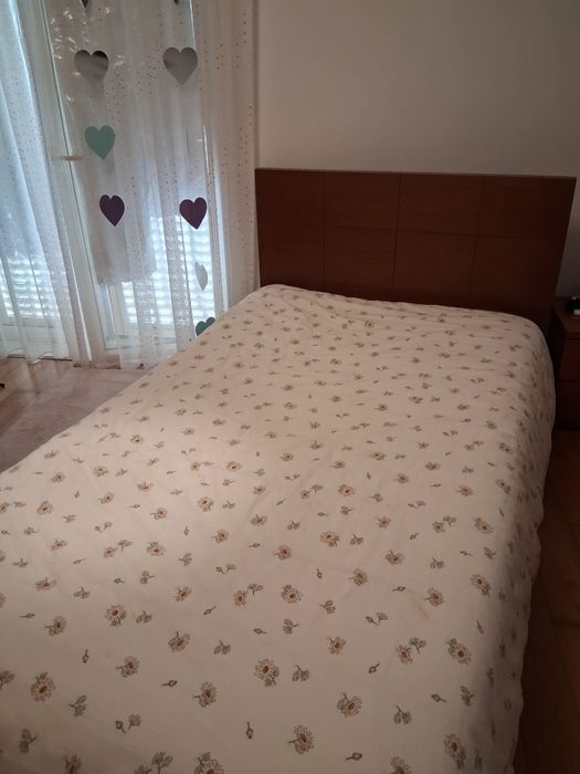 Cama individual cor de cerejeira  com estrado integrado para colchão  195x110 cm