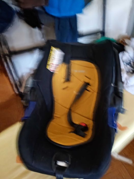 Carrinho de bebê e alcofa