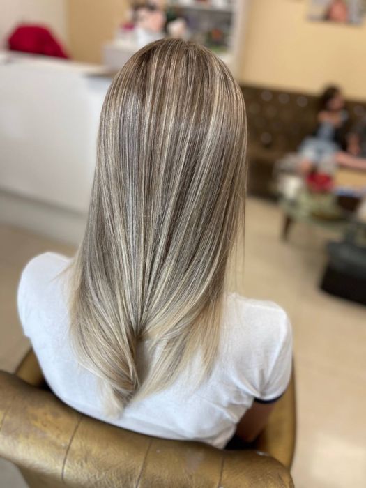 Стрижка ,Фарбування ,Кератин ,Ботокс ,Аір Тач ,Шатуш ,Балаяж