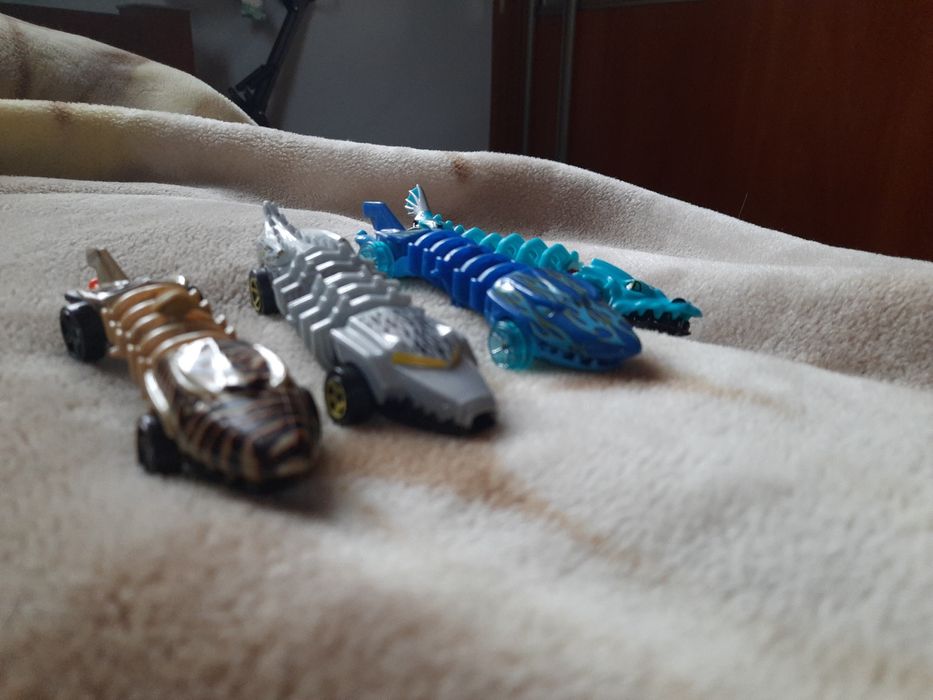 zestaw - hot wheels, figurki dinozaurów, lego hero factory