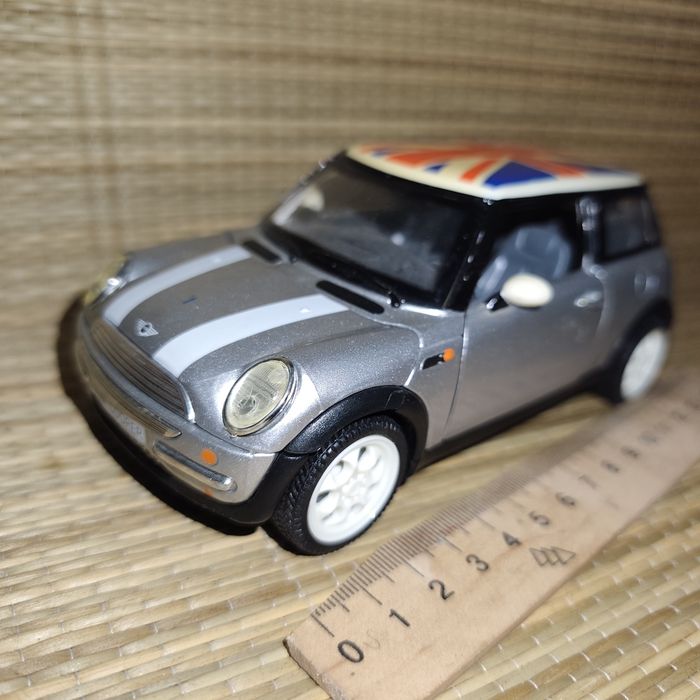 Mini Cooper 2001 — металева модель 1:24, інерційна