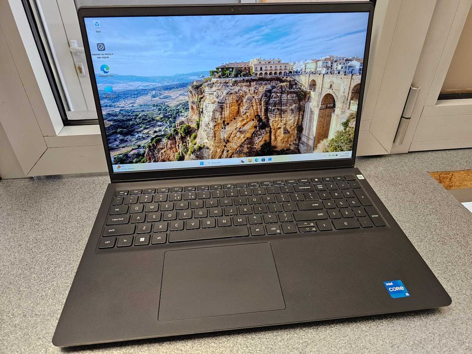 Laptop DELL Vostro 3520 i5-1235U / 32 GB / 512 GB Win11