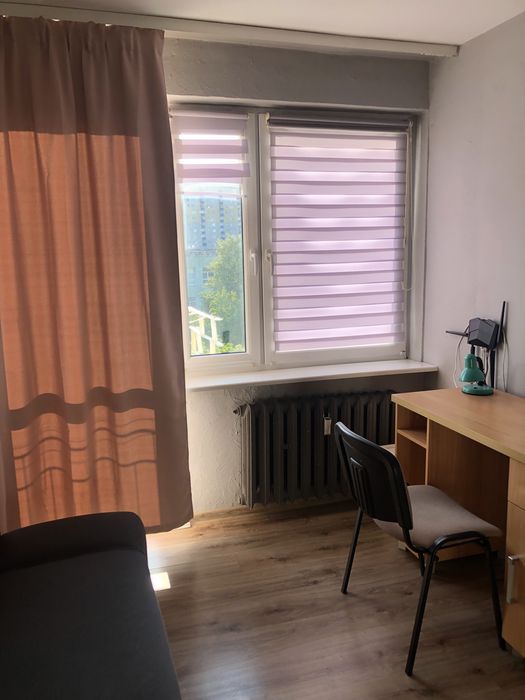 Pokoj jednoosobowy w mieszkaniu 4-pokojowym z balkonem