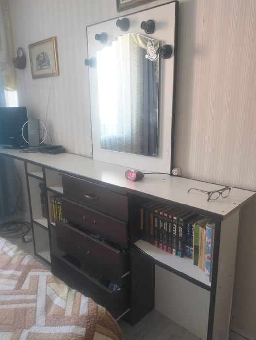 Макіяжний столик.Меблі для спальні чи кімнати дівчинки