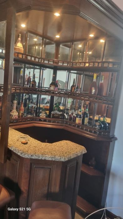 Móvel Bar em Madeira de Castanho