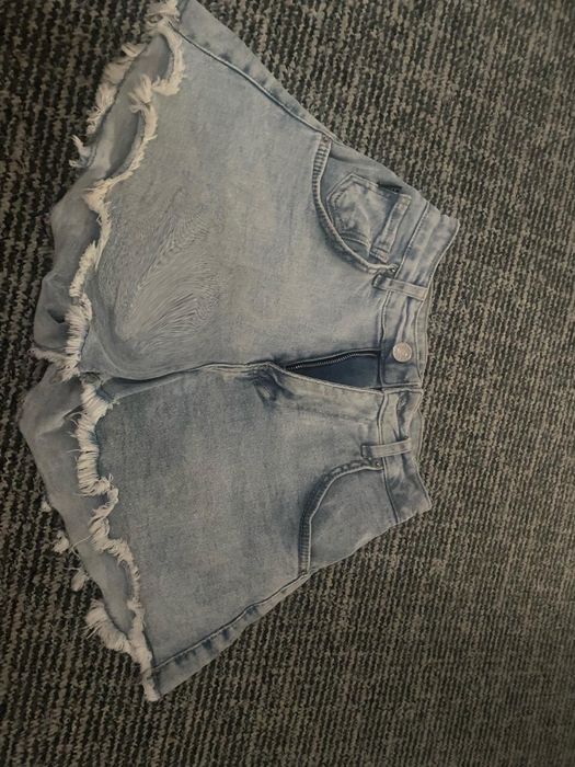 Шорти  джинсові в хорошому стані,заміри теж можу кинути і більше фото
