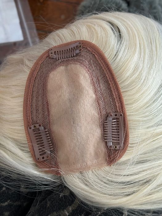 Blond topper z grzywką włosy naturalne