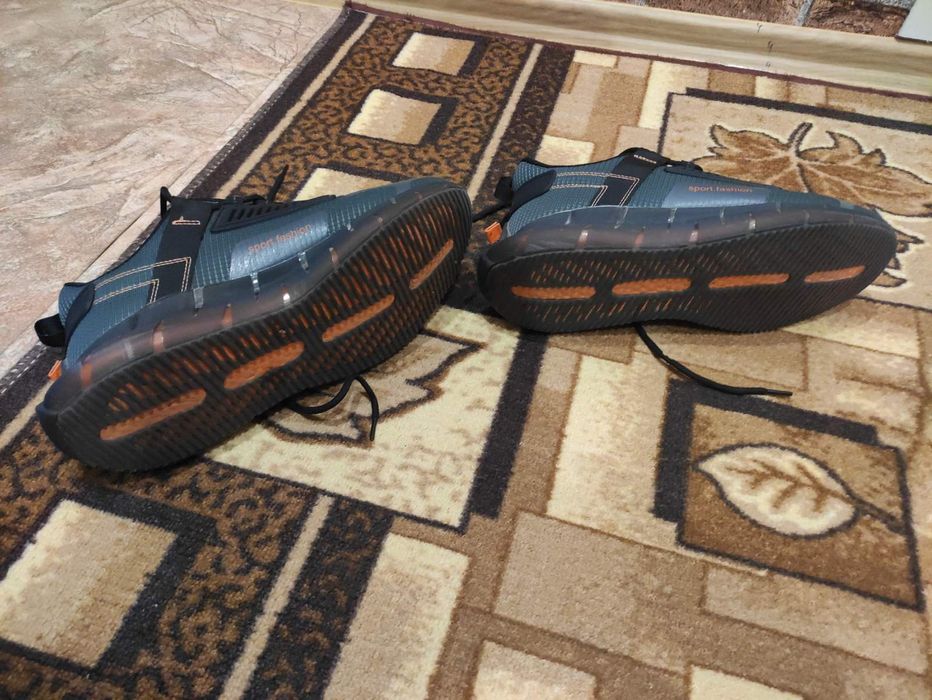 Продаются кроссовки новые большого размера