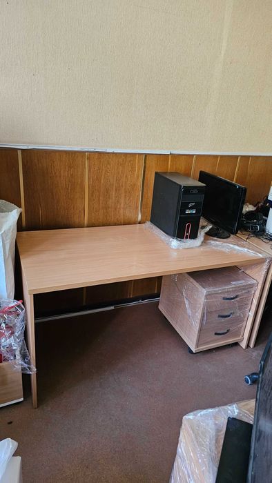 письмовий стол, стільці, крісла