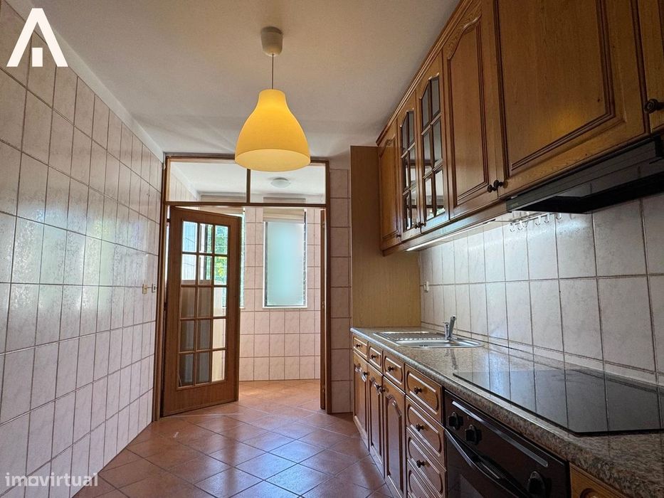Apartamento T3 com garagem junto ao centro