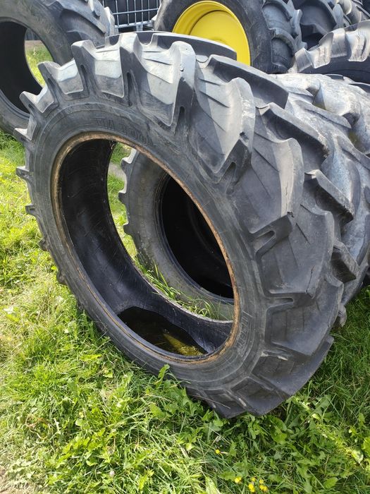 Para opony wzmocnione Pirelli 13.6 R36 jak nowe 340/85 radialne