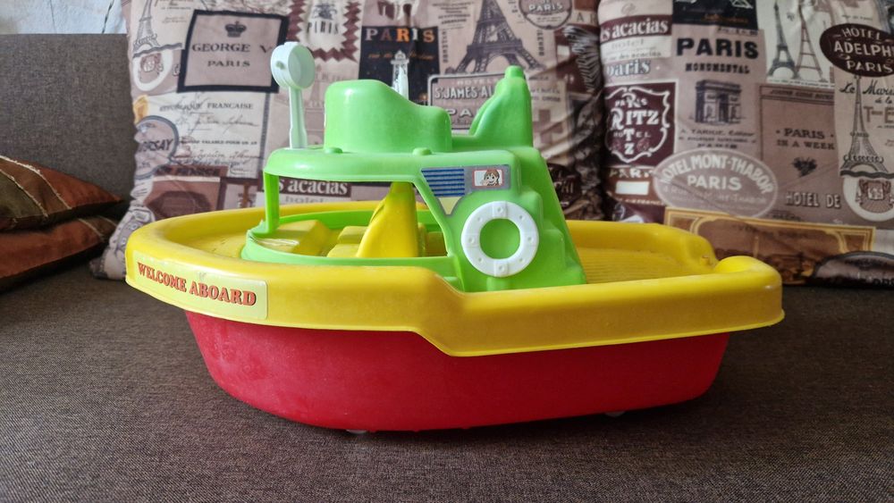 Продам игрушку для ребёнка кораблик