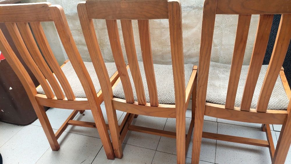 Cadeiras em madeira