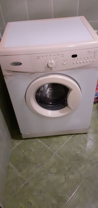 Пральна машинка фірми whirlpool