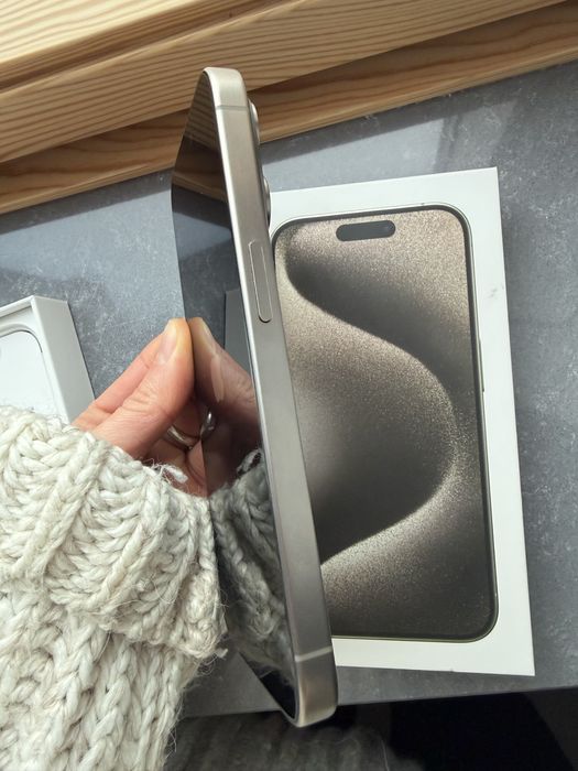 iPhone 15 Pro 256 GB, Srebrny, Bateria 88%, stan bdb