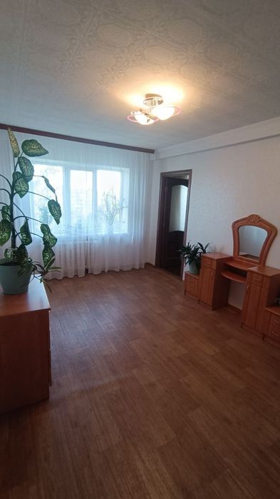 Продам квартиру  на масиві Леваневського (П-т Незалежності)