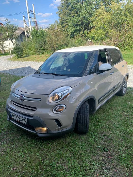 Американський автомобіль Fiat 500 L
