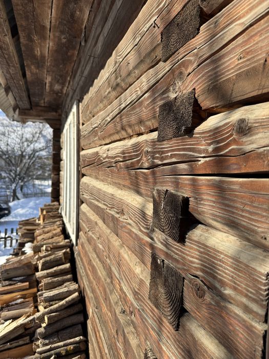 Продається будинок та 10 соток у с. Верхній Студений у карпатах