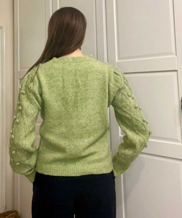 Zielony sweter ciepły