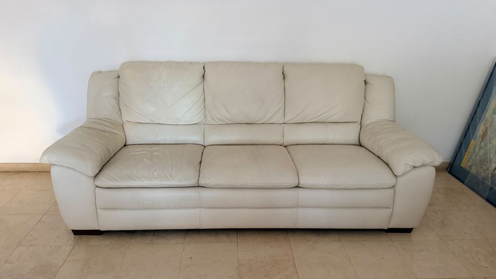 Sofá de pele  230x90 faz cama