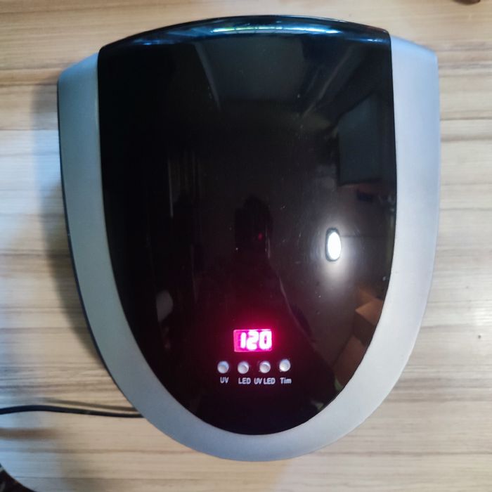 Лампа для манікюру і педикюру