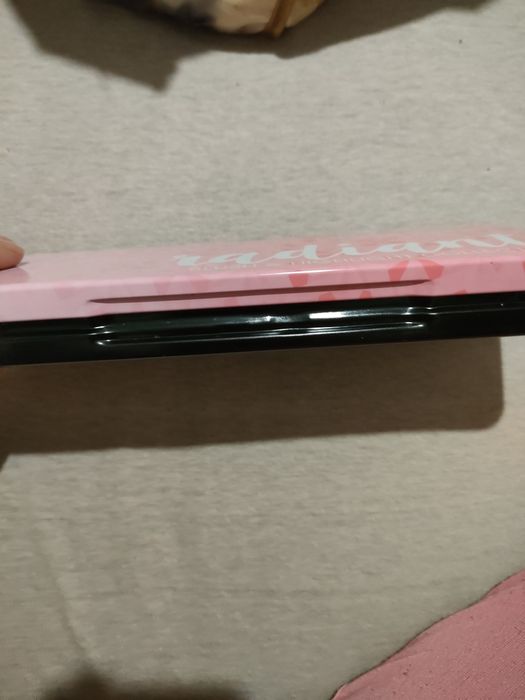 Paleta różów i rozświetlaczy