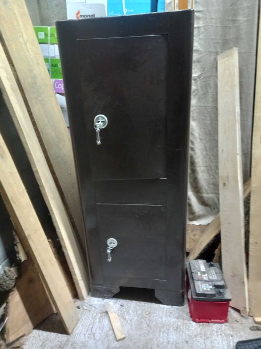 Сейф      металевий