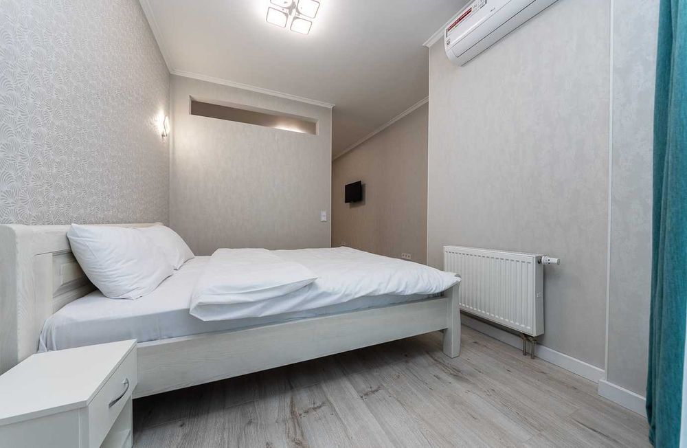 Київ, оренда на добу. При відключенні світла - ліфти працюють, вода є.