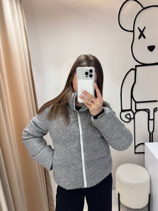 Куртка в сірому кольорі Moncler розмір S