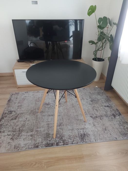 Powystawowy stół  Newada czarny