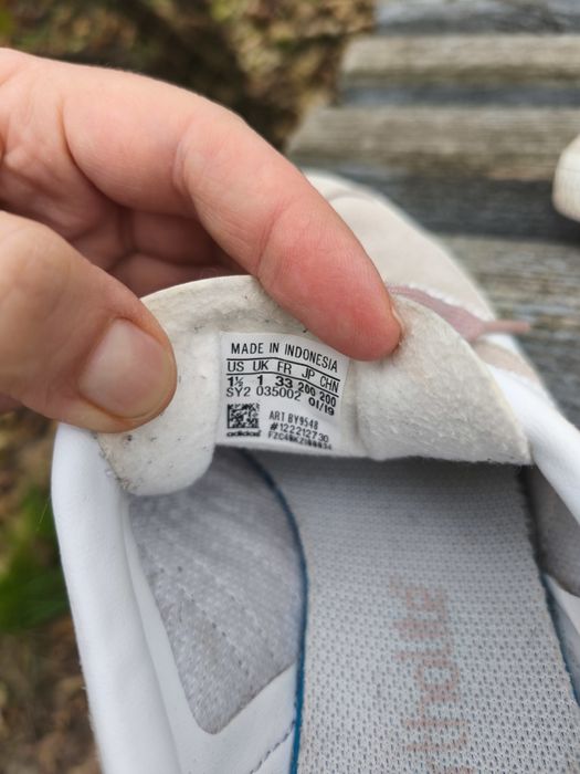 Кросівки дитячі в хорошому стані Adidas gazelle