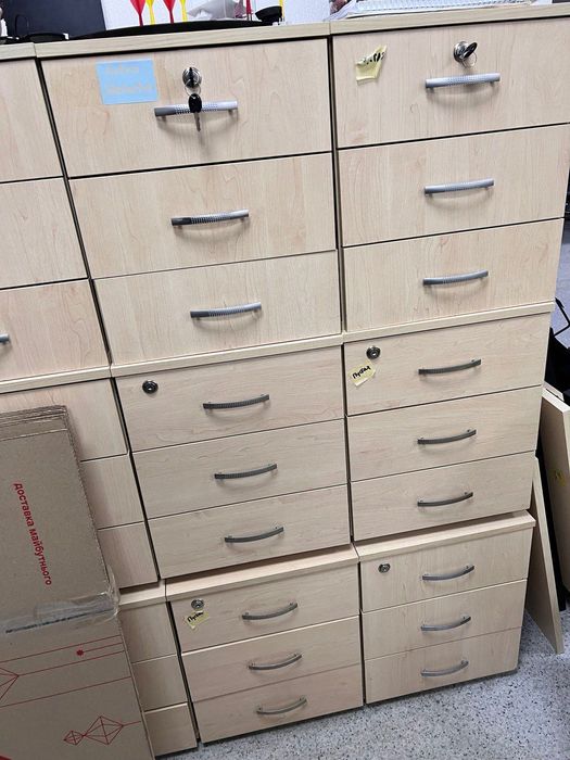 тумбы шкафы стеллажи стулья