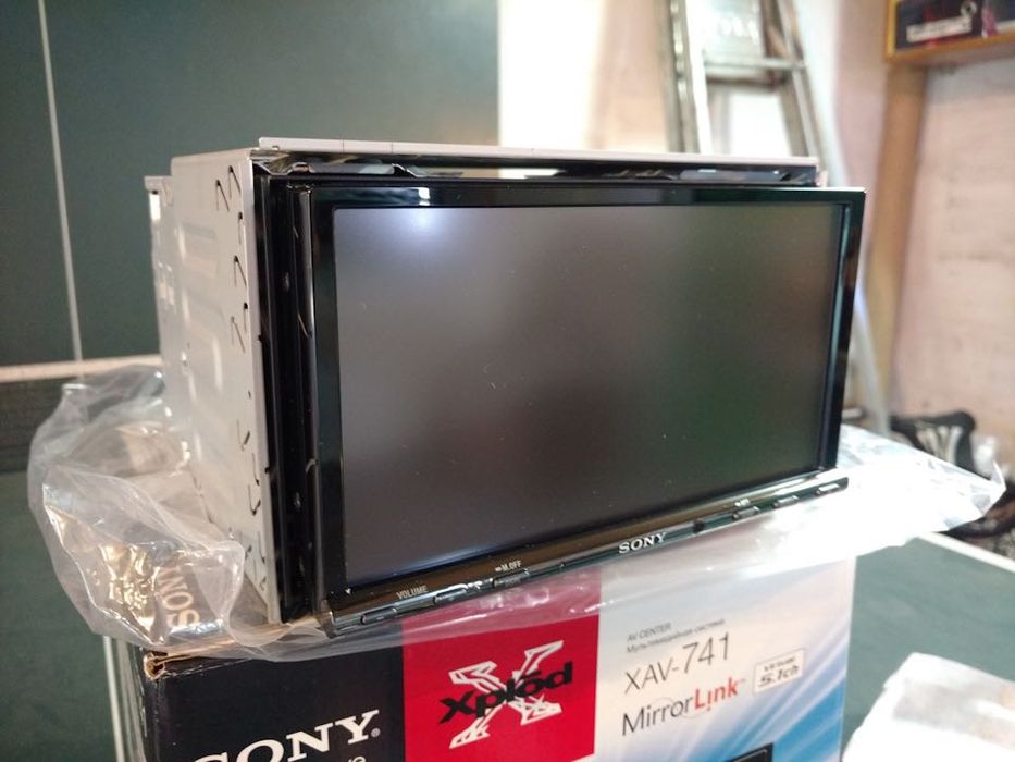 Sony XAV-741: Преміальний звук, стан нової. Пульт ДК.