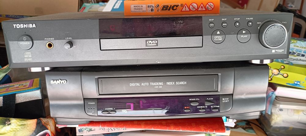 Leitor DVD Toshiba + Leitor VHS Sanyo