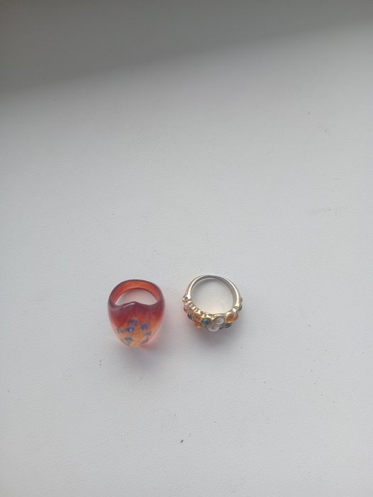 Продам жіночі  каблучки. Ціна за одну