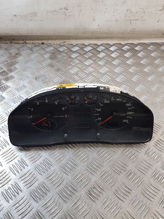 Licznik 8D0919034B Audi A4 B5 1.8 Europa