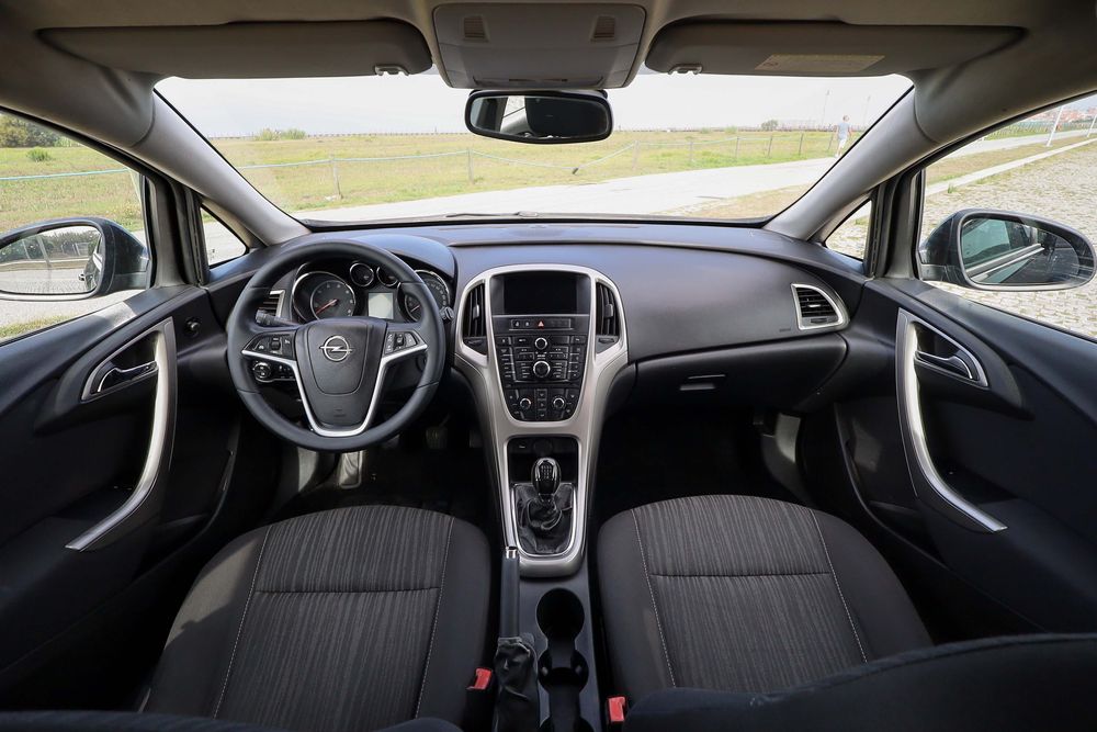 Opel Astra Sport Tourer - Desde 80€ /mês