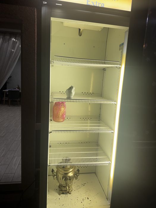 Продам холодильну вітрину
