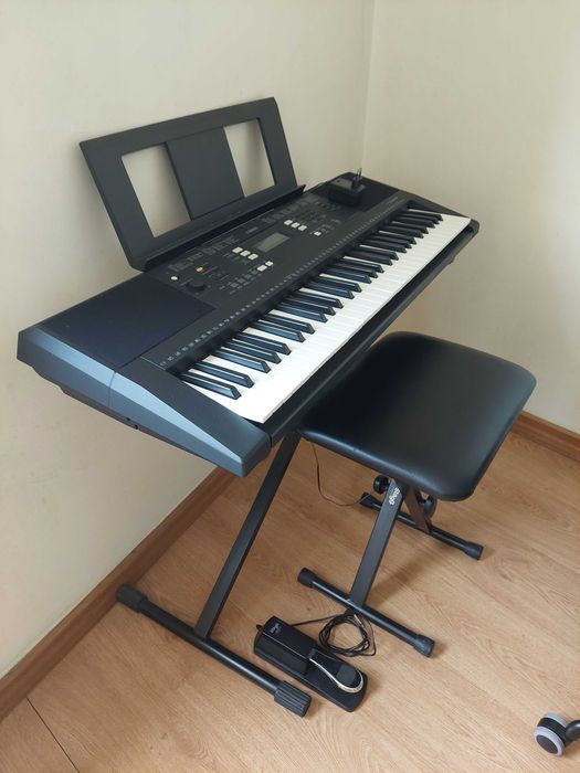 Teclado Yamaha PSR-E343 + suporte, banco e pedal