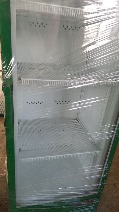 Холодильник, холодильна вітрина, для води та продуктів.
