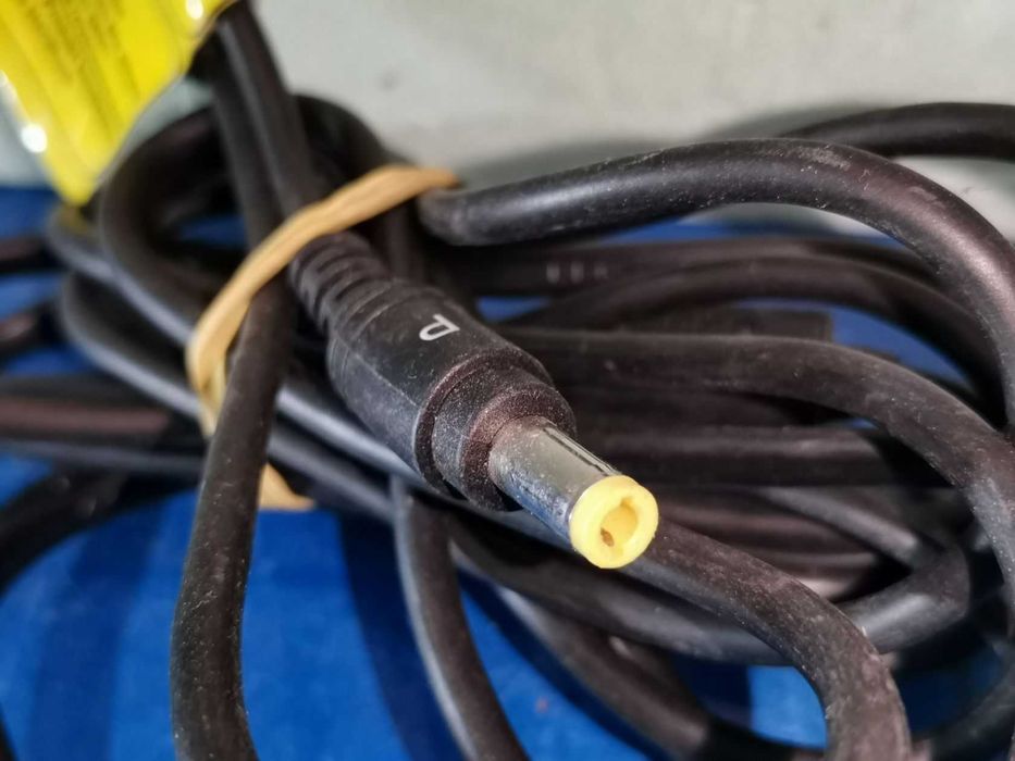 Блок питания Trust 19,5/16/15 Вольт/4,62А/90 Ватт