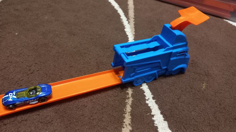 Hot wheels starcie z triceratopsem