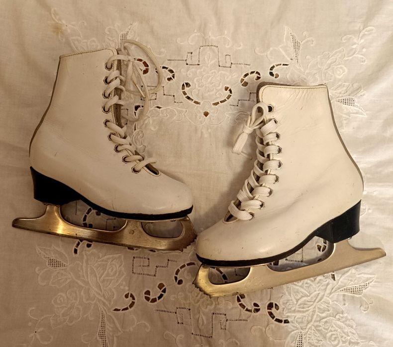 Коньки - 2 пари шкіра натуральна