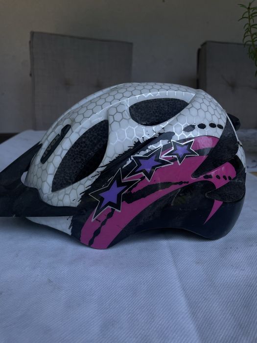 Dzieciecy kask rowerowy marki UVEX