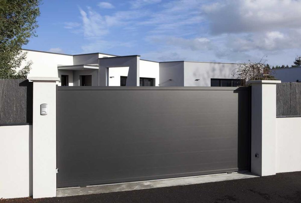 Ogrodzenia metalowe poziome nowoczesne palisadowe montaż palisada