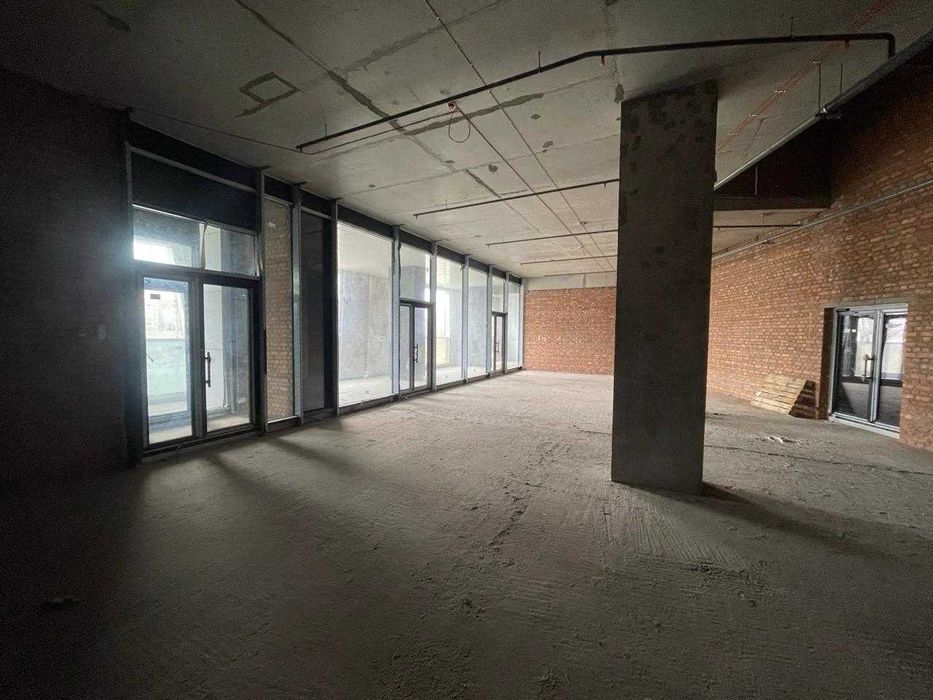Оренда комерційного приміщення 812 м | ЖК Manhattan City | Без ремонту